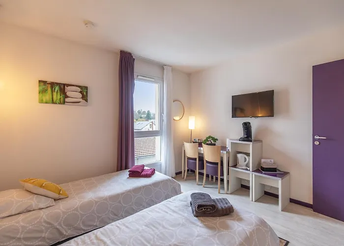 Tithome 1 - Gare, Centre Ville, Vue Montagne Et Chateau Lurdy